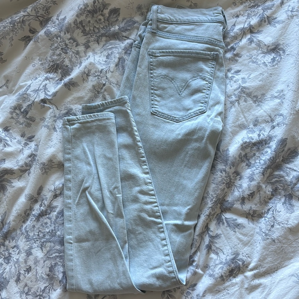 Levi’s Premium light wash jeans